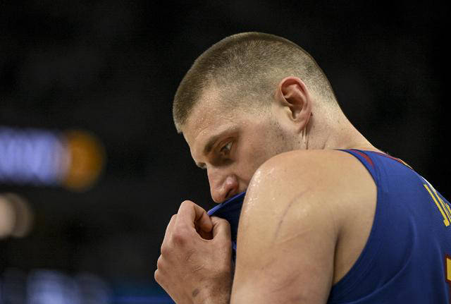 中国海星体育-包含约基奇绝杀时刻，引发争议点燃赛场，魔术迎来胜利！的词条