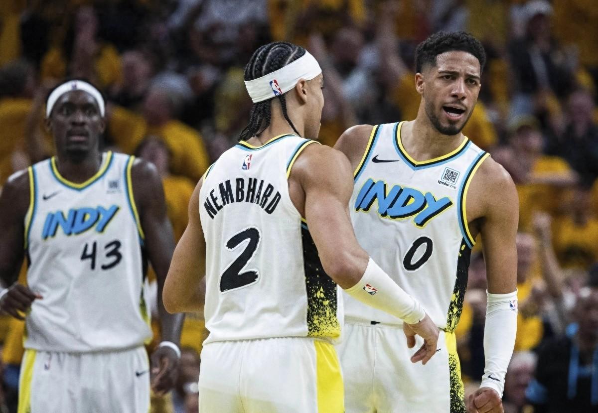 海星直播-国王险胜冲击季后赛，米切尔关键表现点燃全场！