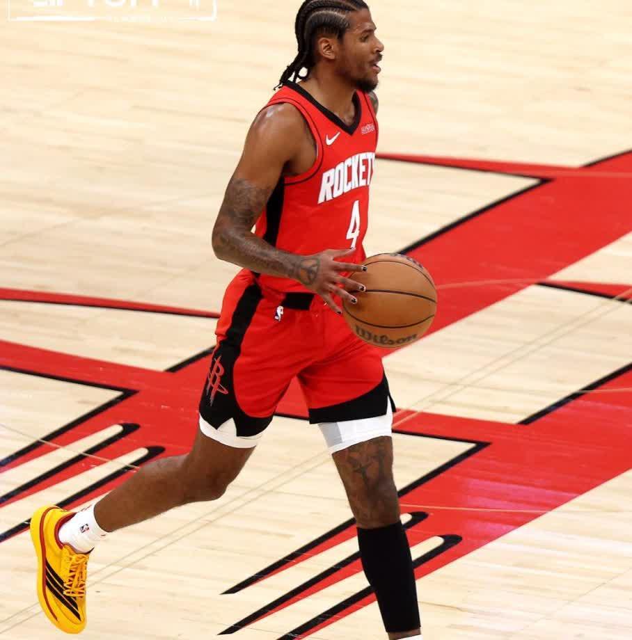 海星体育直播-阿扎伦卡迎来二十赛季高光表现，勇士球迷沸腾！