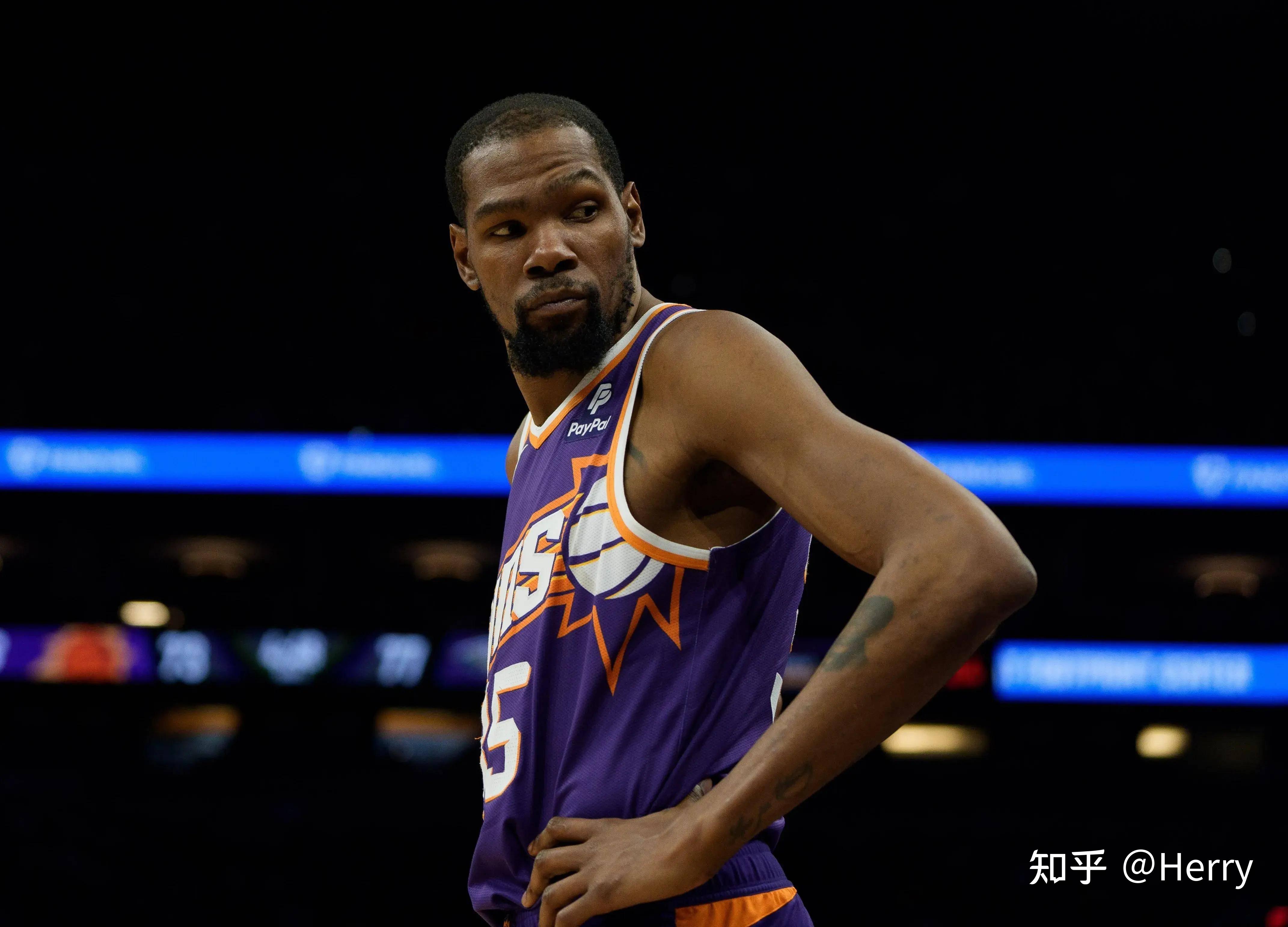 中国海星体育-杜兰特重返赛场，大比分获胜首场状态出色，西班牙队观众沸腾！